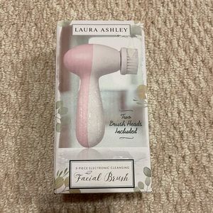 Laura Ashley Facial Brush